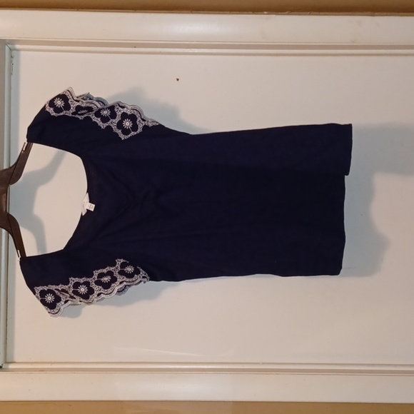 Time and Tru Women's Navy Blue W/Floral Embordered Sleeve Top Size L (12-14) - Picture 1 of 4